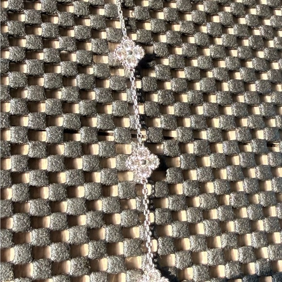 Moissanite clover bracelet - Picture 4 of 7